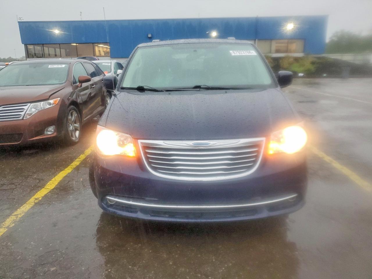 2015 Chrysler Town & Country Touring - Фото 5