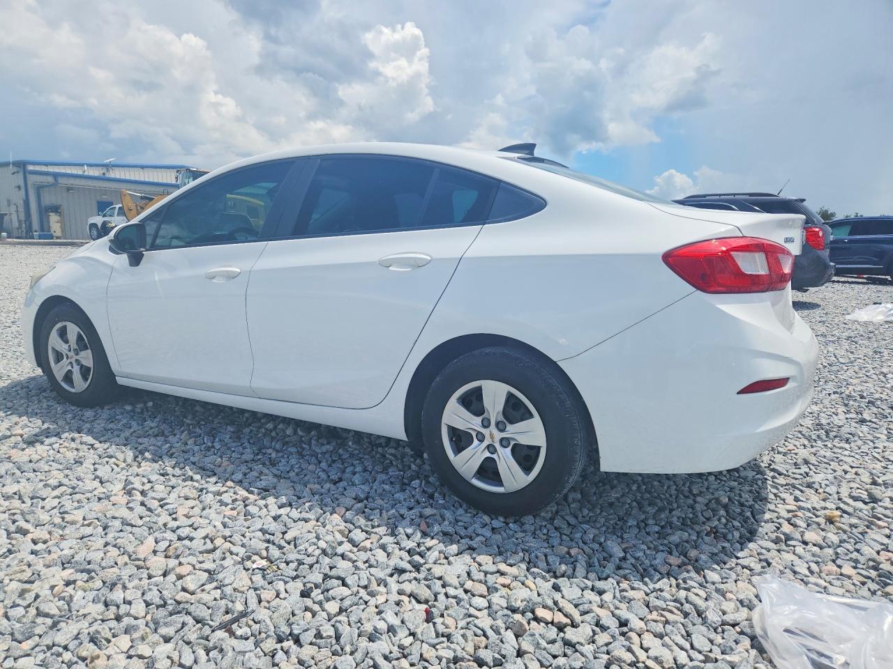 2017 Chevrolet Cruze Ls - Фото 2