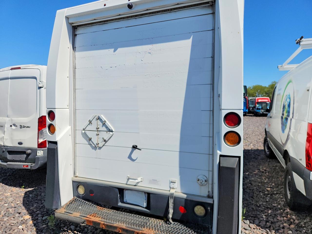 2013 Isuzu Npr Hd Delivery Truck - Image 6