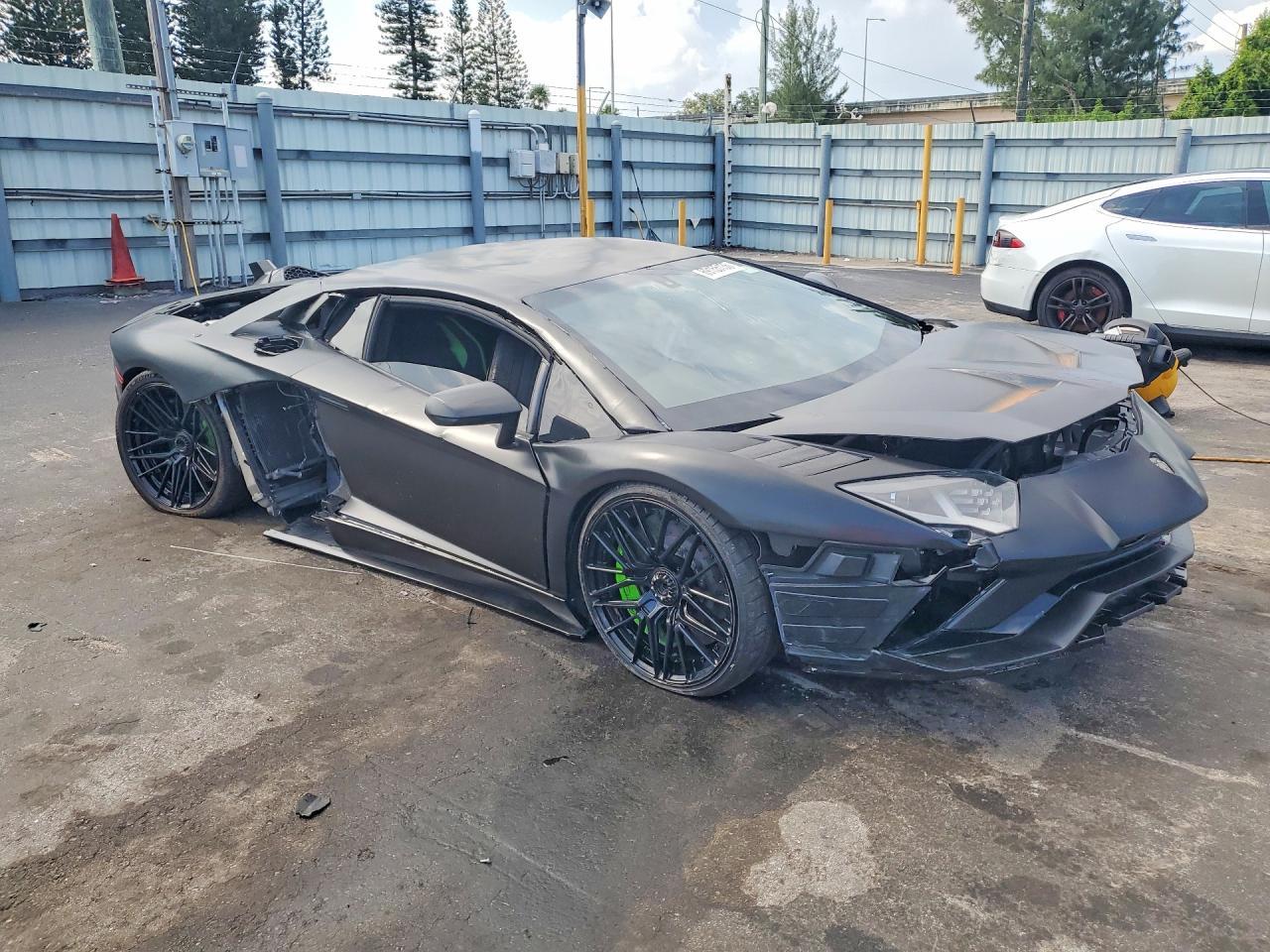 2018 Lamborghini Aventador S - Фото 4