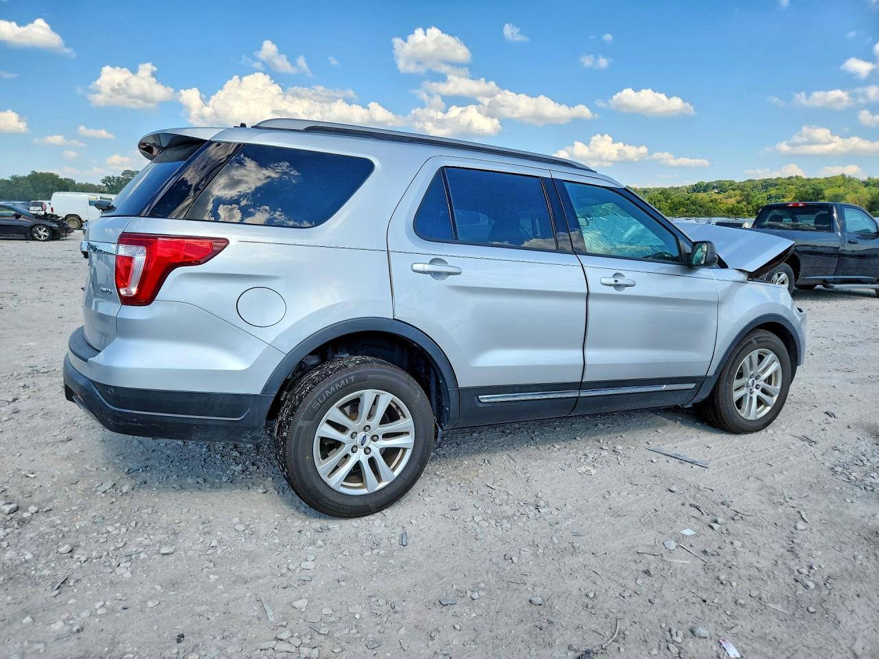 2019 Ford Explorer Xlt - Фото 3