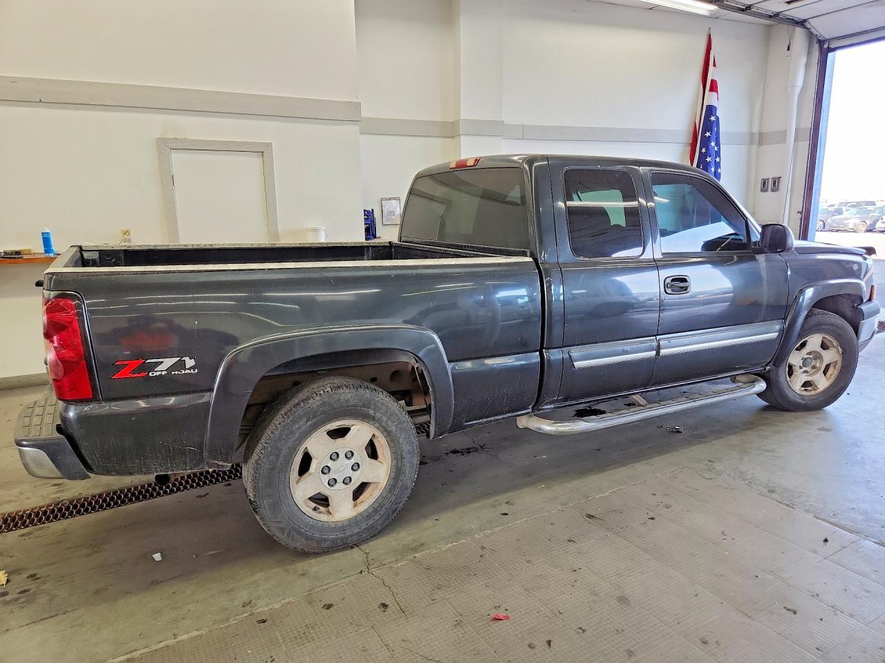 2004 Chevrolet Silverado K1500 - Фото 3
