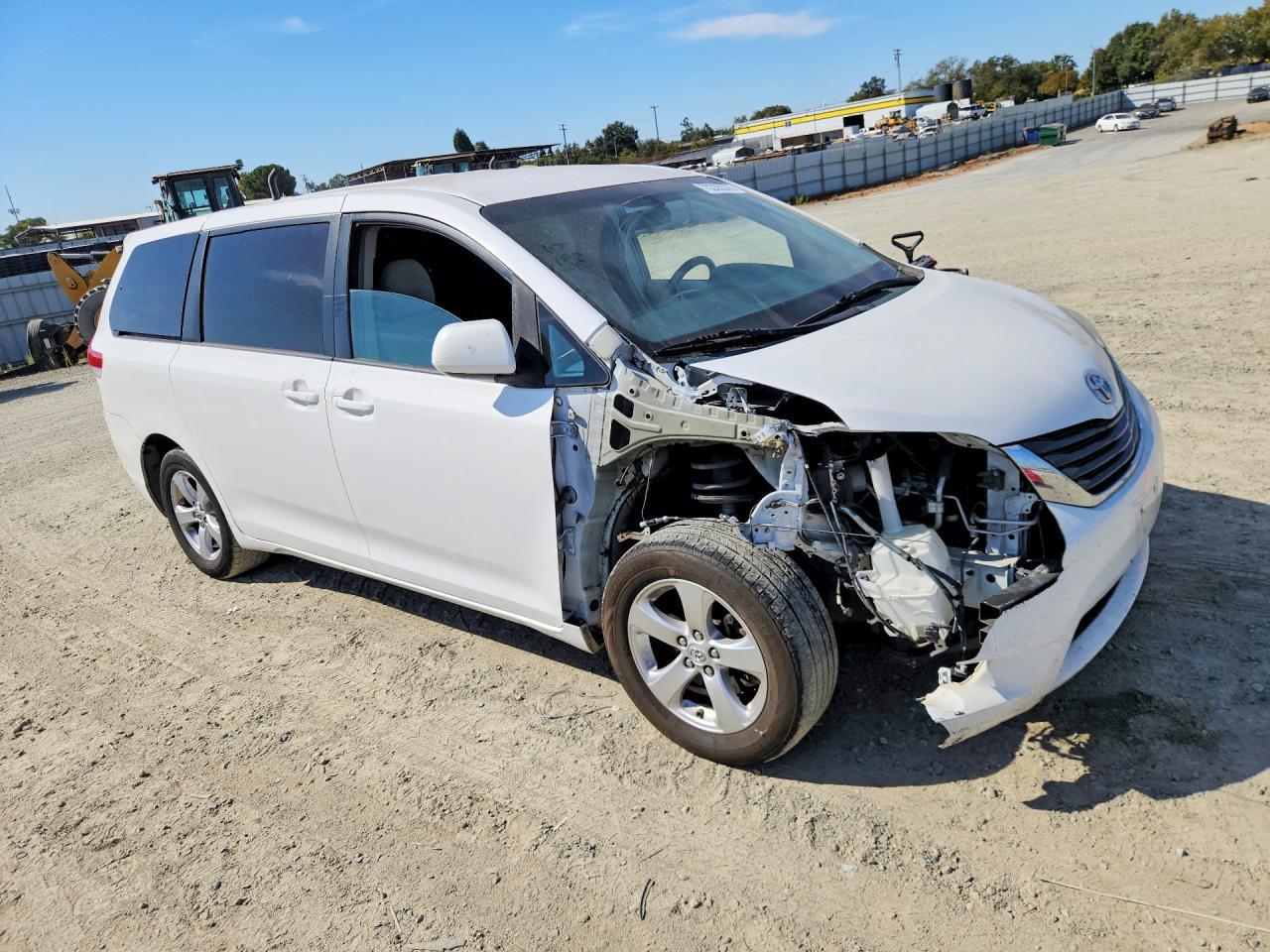 2012 Toyota Sienna Le 8-Passenger - Фото 4