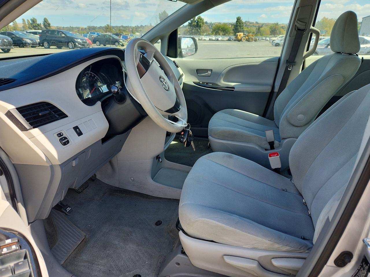 2014 Toyota Sienna L 7-Passenger - Image 7