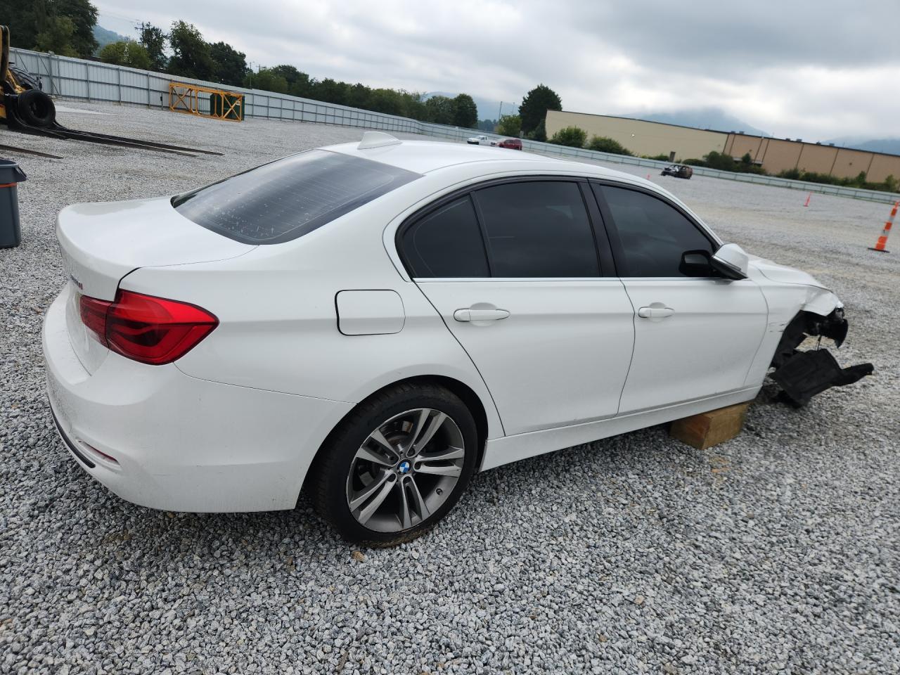 2018 BMW 330 I - Фото 3