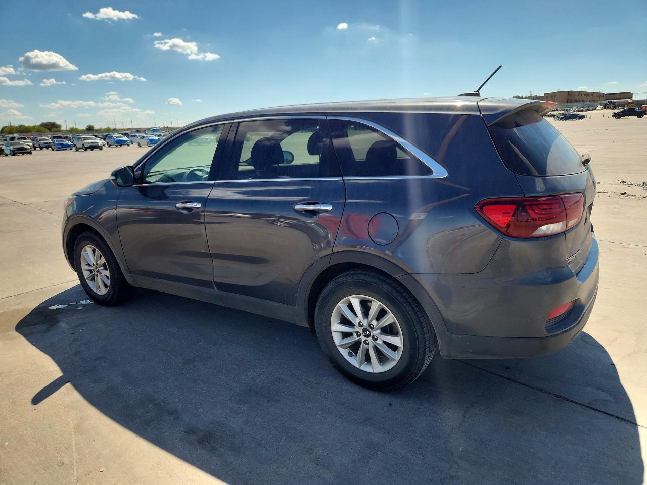 2020 Kia Sorento S - Image 2