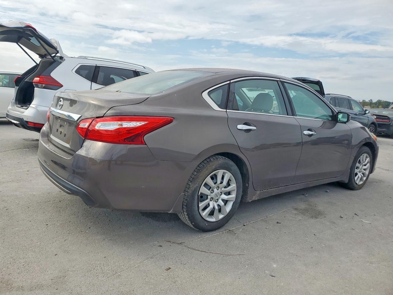 2017 Nissan Altima 2.5 S - Image 3
