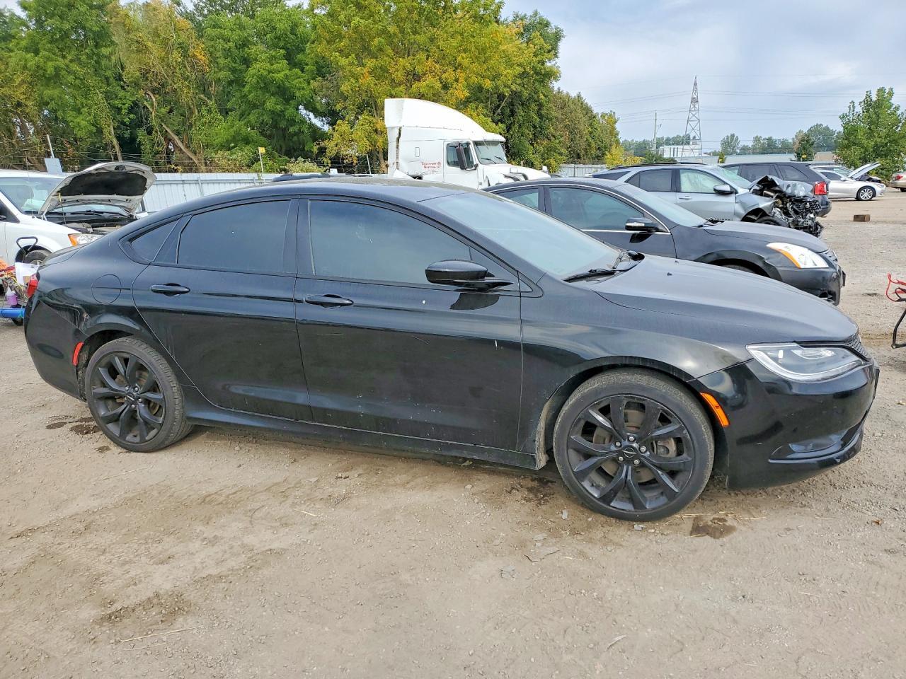 2016 Chrysler 200 S - Image 4