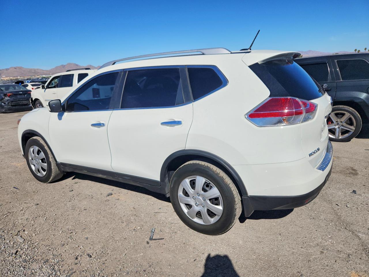2016 Nissan Rogue S - Фото 2