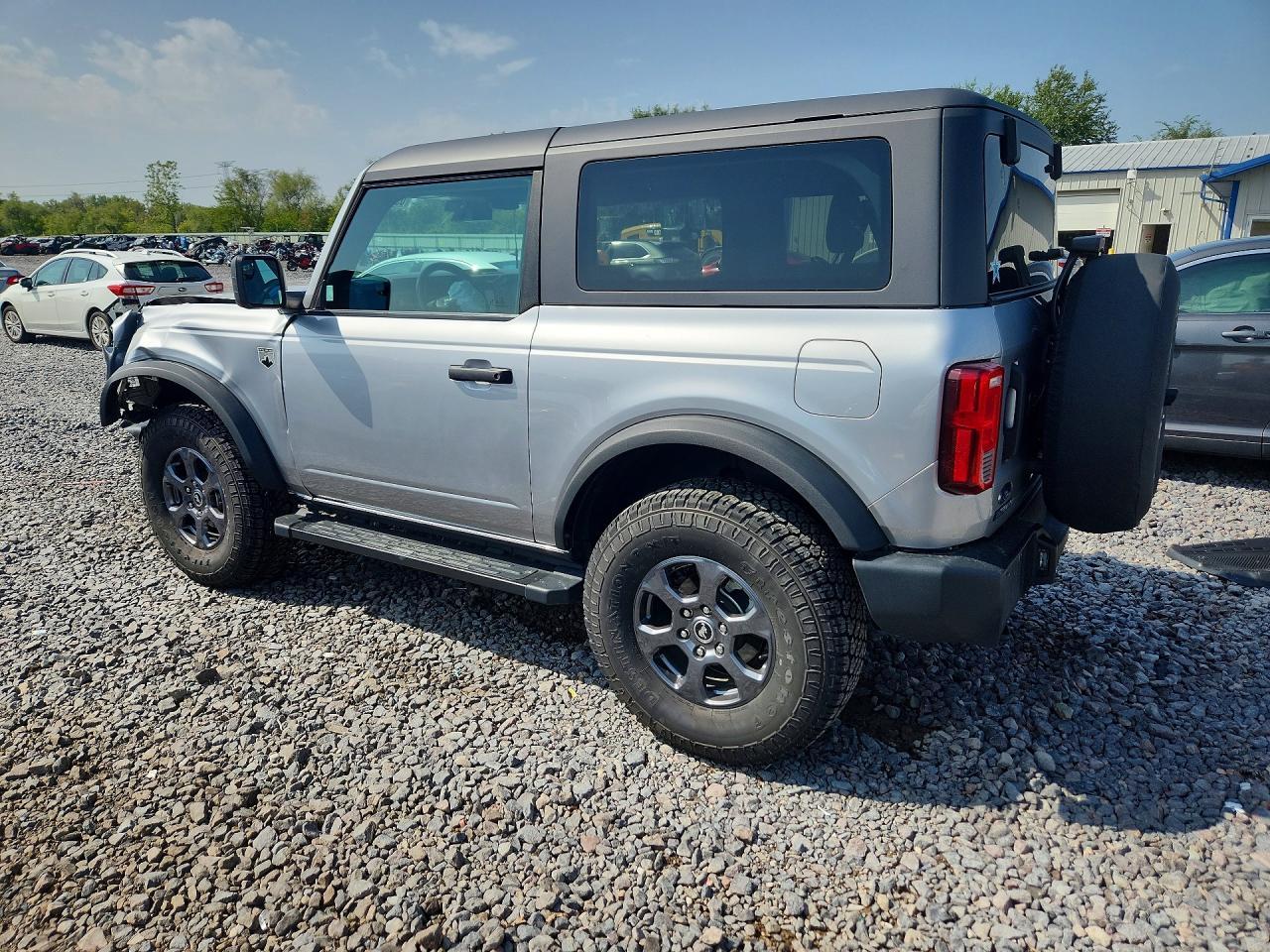 2022 Ford Bronco Base - Image 2