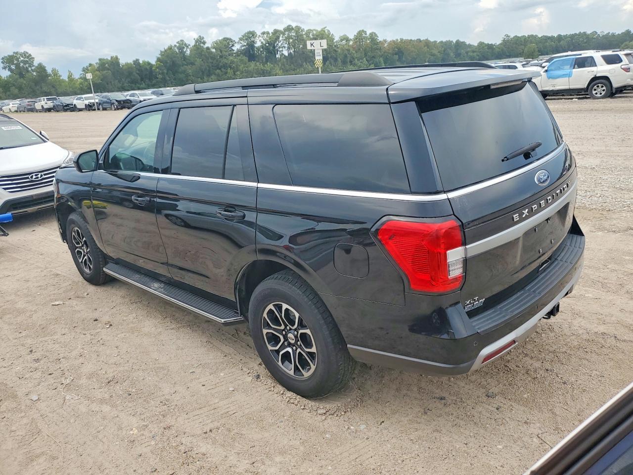 2023 Ford Expedition Xlt - Фото 2