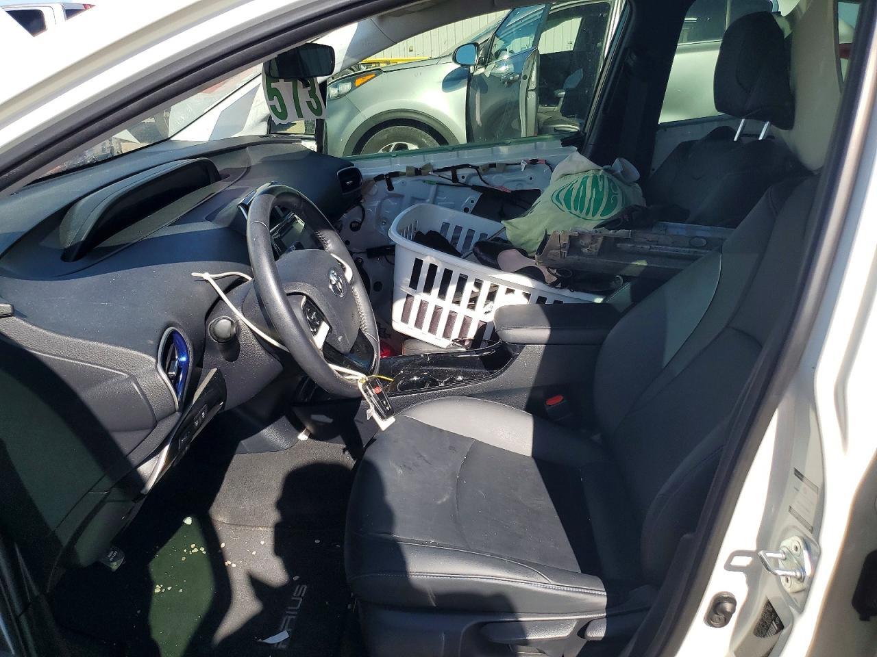 2017 Toyota Prius Three Touring - Image 7