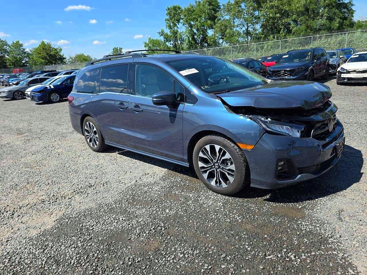 2025 Honda Odyssey Elite - Image 3