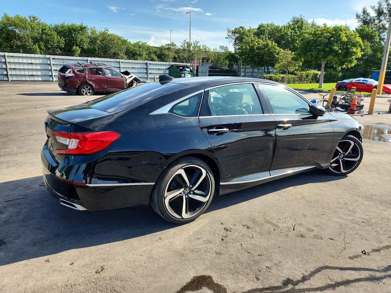 2018 Honda Accord Touring - Фото 3