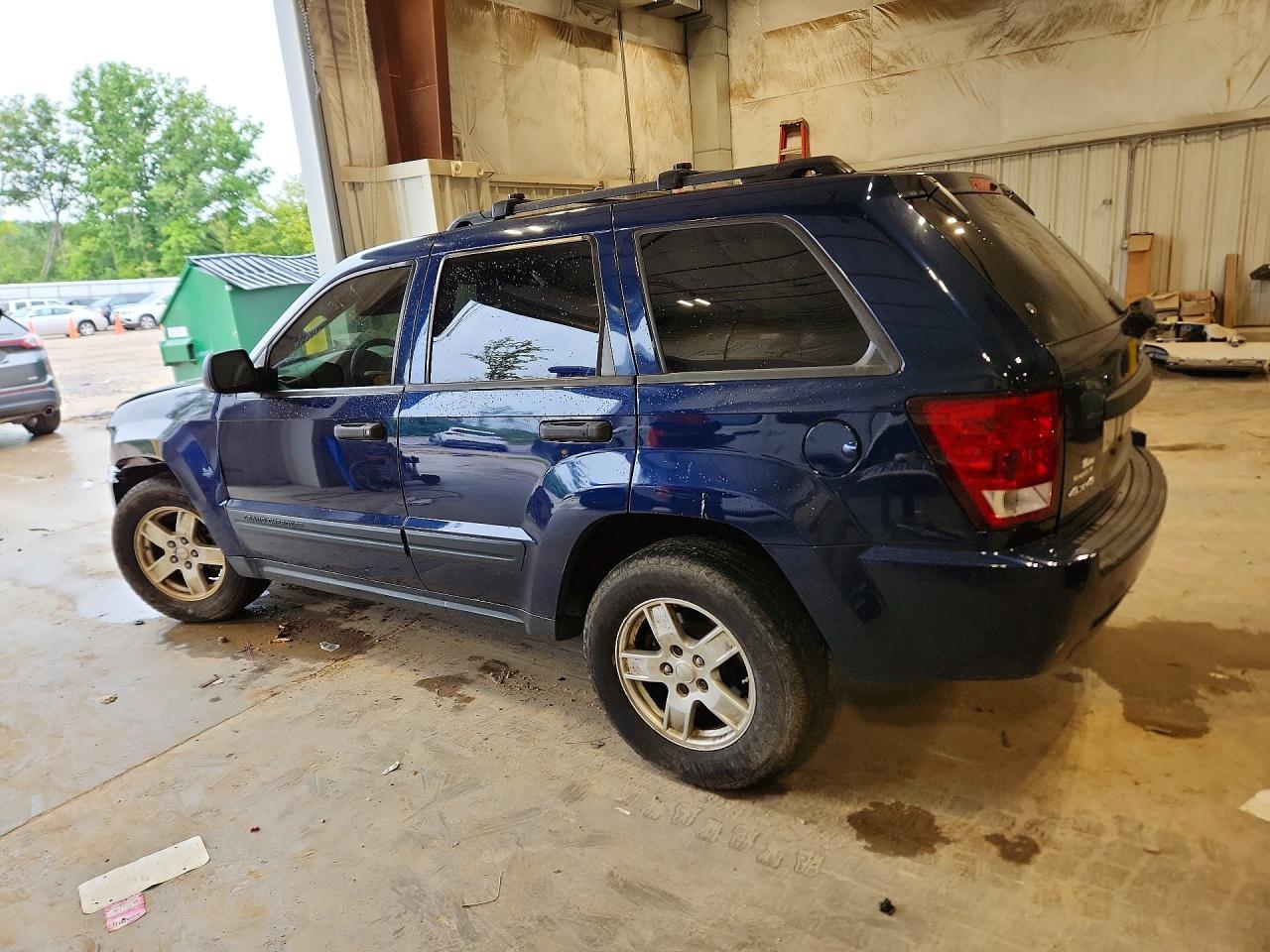 2005 Jeep Grand Cherokee Laredo - Image 2