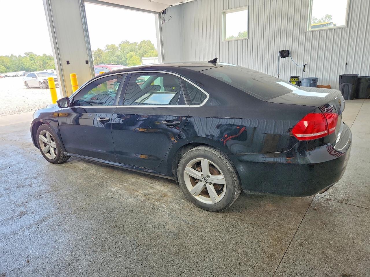 2013 Volkswagen Passat Se - Image 2