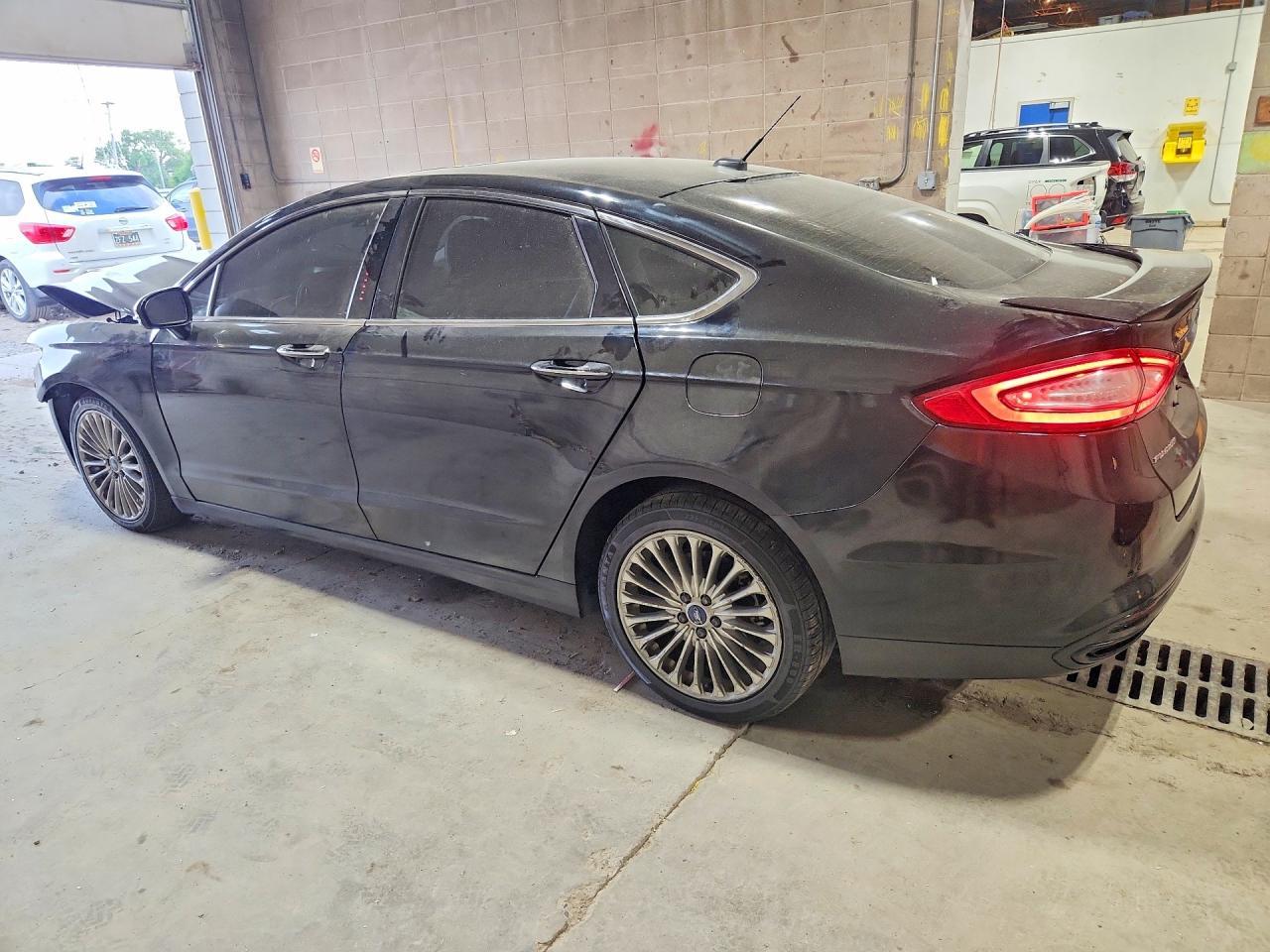 2016 Ford Fusion Titanium - Image 2