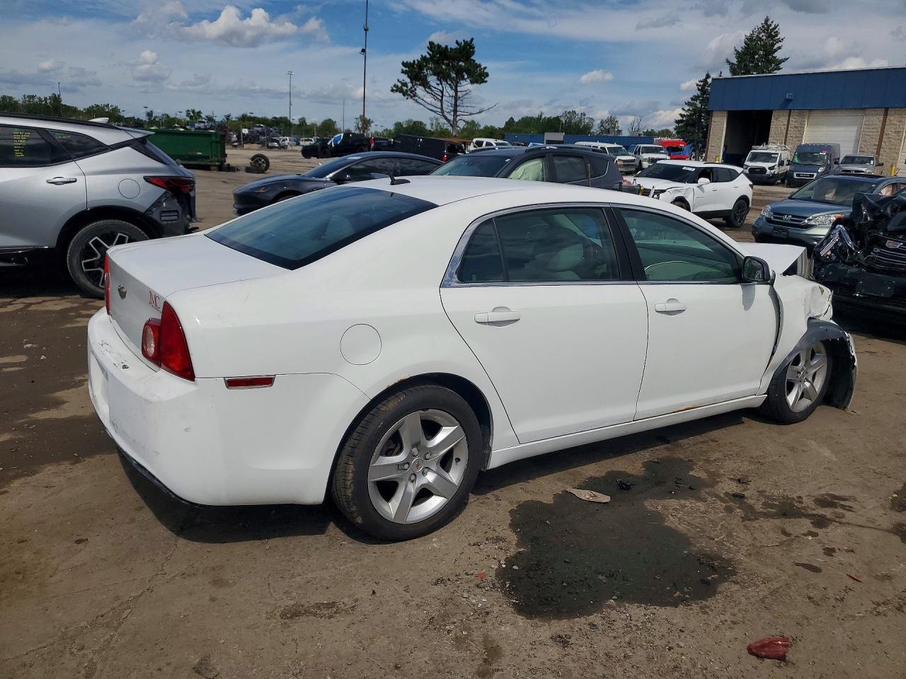 2011 Chev Malibu - Image 3