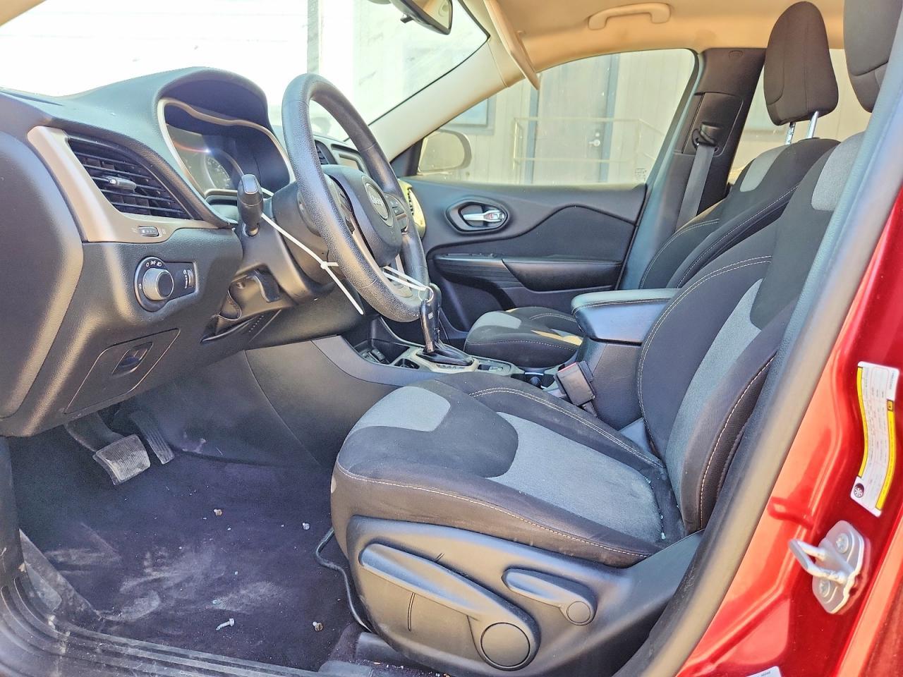 2016 Jeep Cherokee Sport - Image 7