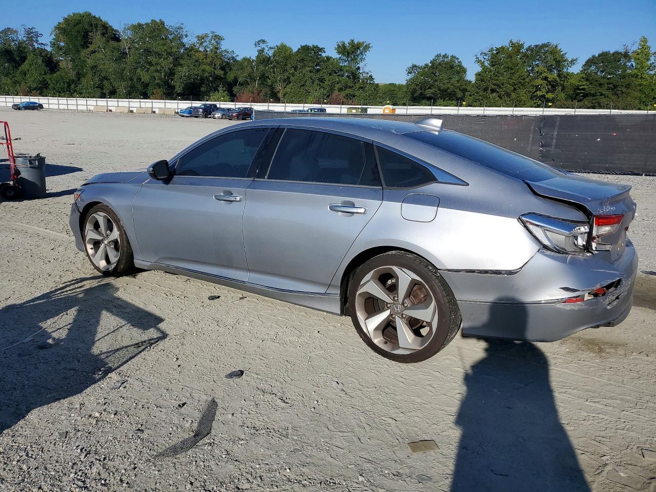 2018 Honda Accord Touring - Image 2