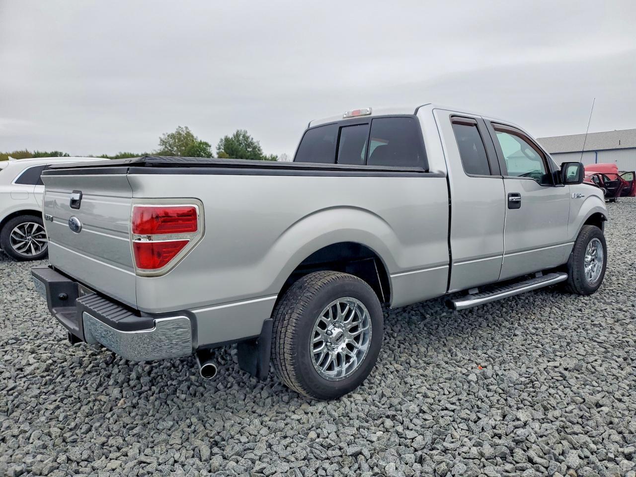 2010 Ford F150 Super Cab - Фото 3