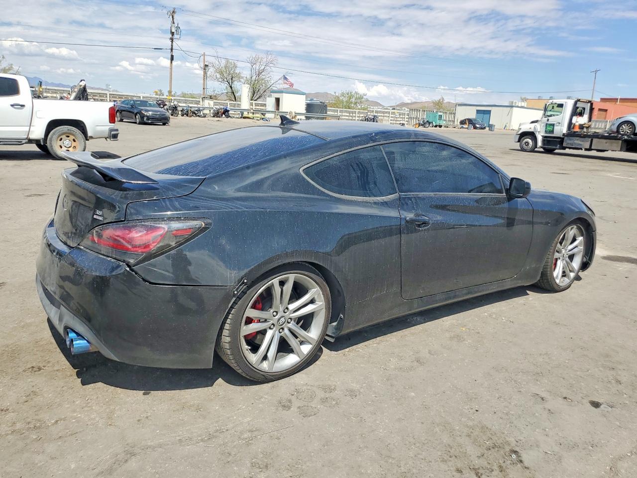 2011 Hyundai Genesis Coupe 3.8L R-Spec - Фото 3