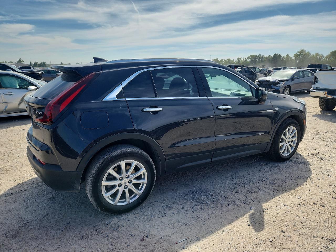 2023 Cadillac Xt4 Luxury - Image 3