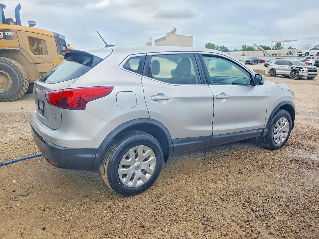 2018 Nissan Rogue Sport S - Фото 3