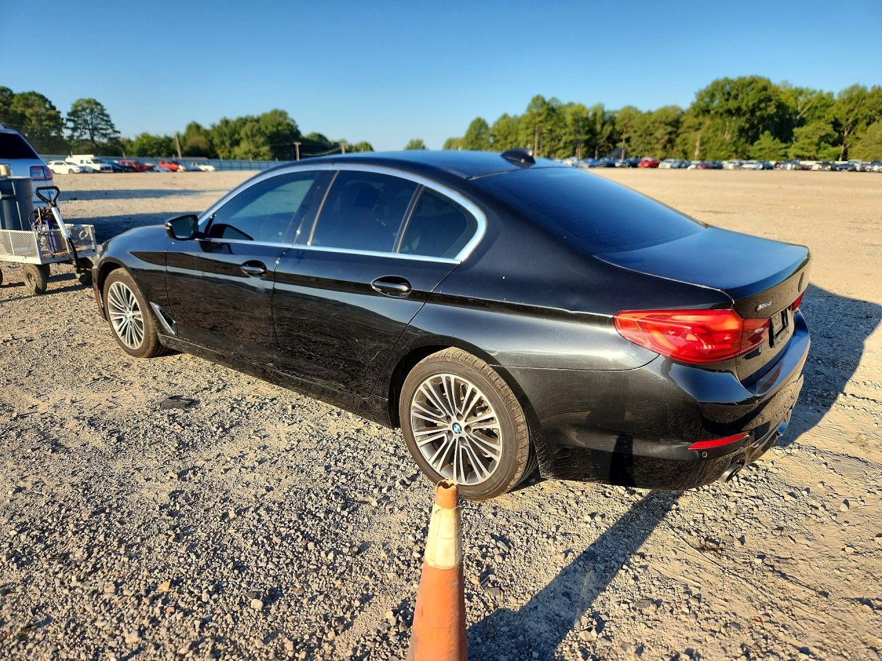 2019 BMW 530 Xi - Image 2