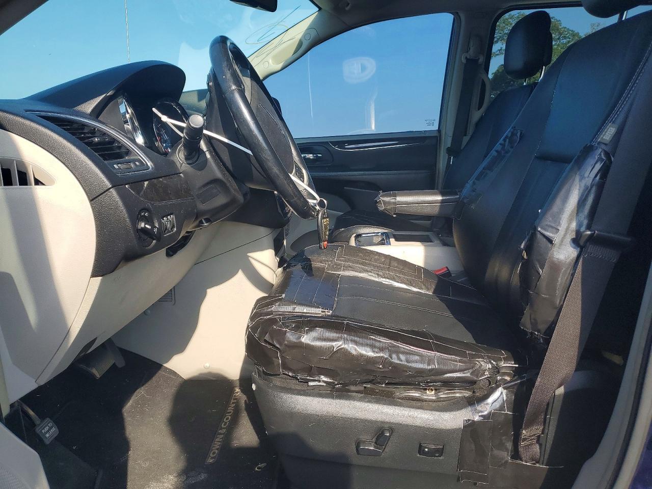 2014 Chrysler Town & Country Touring - Фото 7