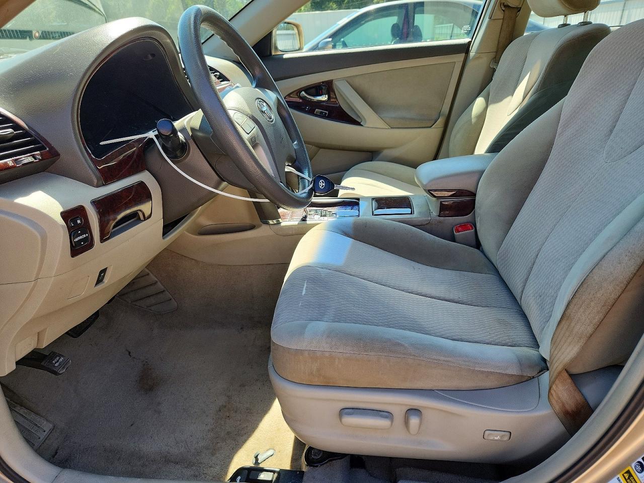 2010 Toyota Camry Le - Фото 7