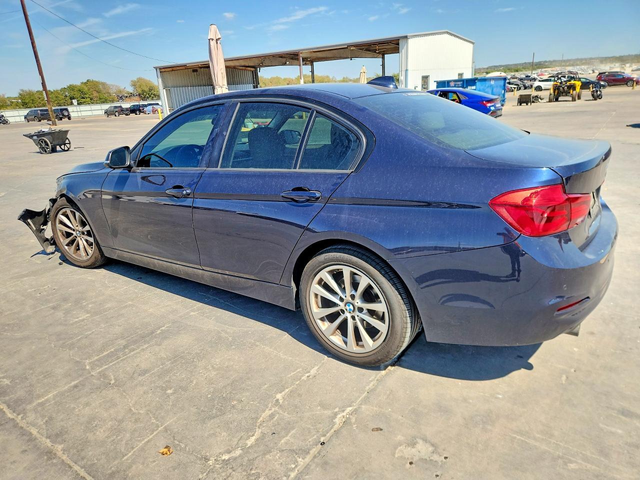 2016 BMW 320 I - Фото 2