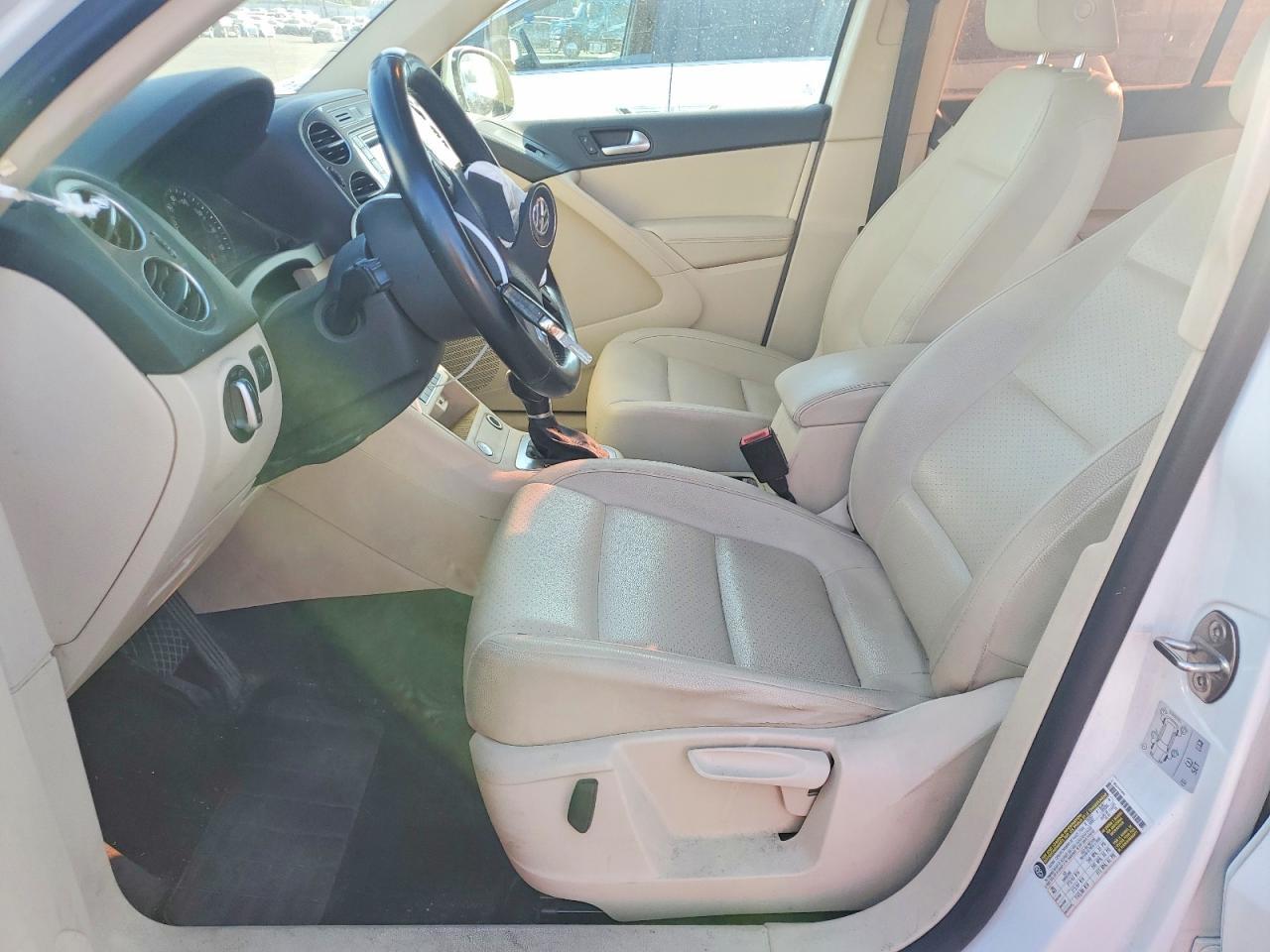 2016 Volkswagen Tiguan S - Image 7