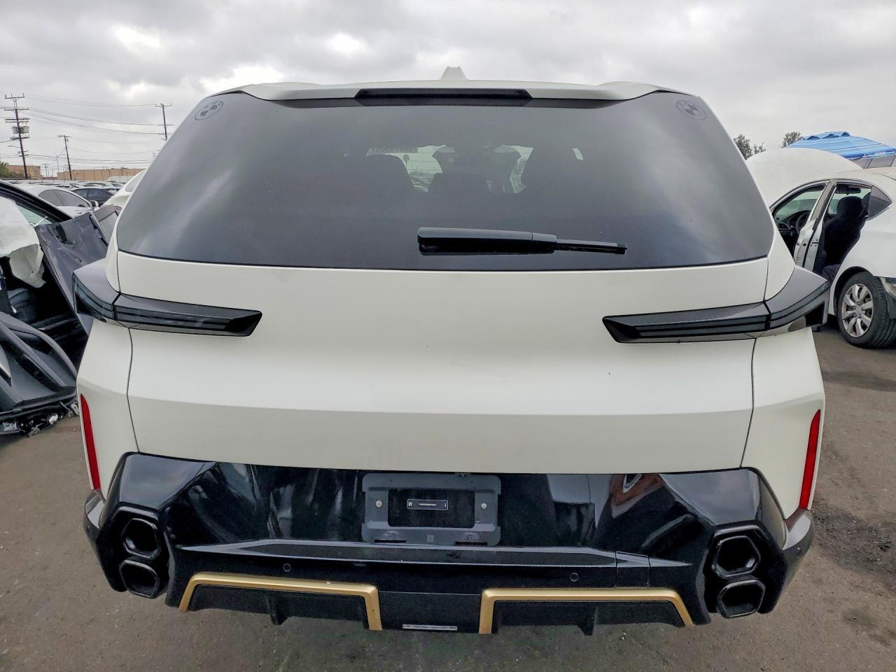 2025 BMW Xm - Фото 6