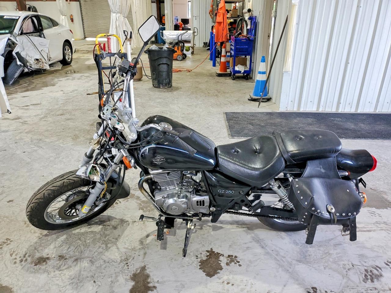 2002 Suzuki Gz250 - Фото 3