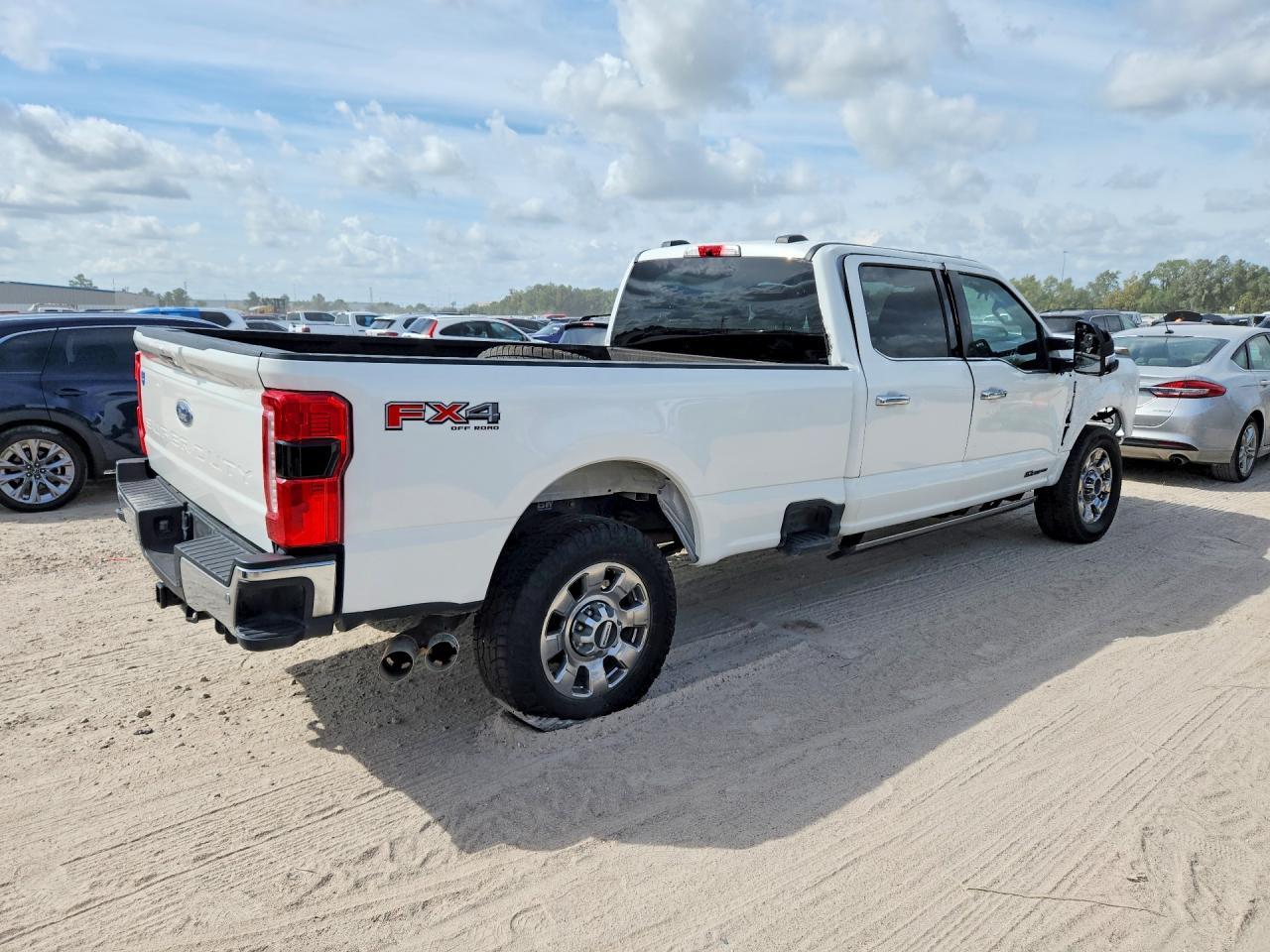 2024 Ford F350 Super Duty - Фото 3