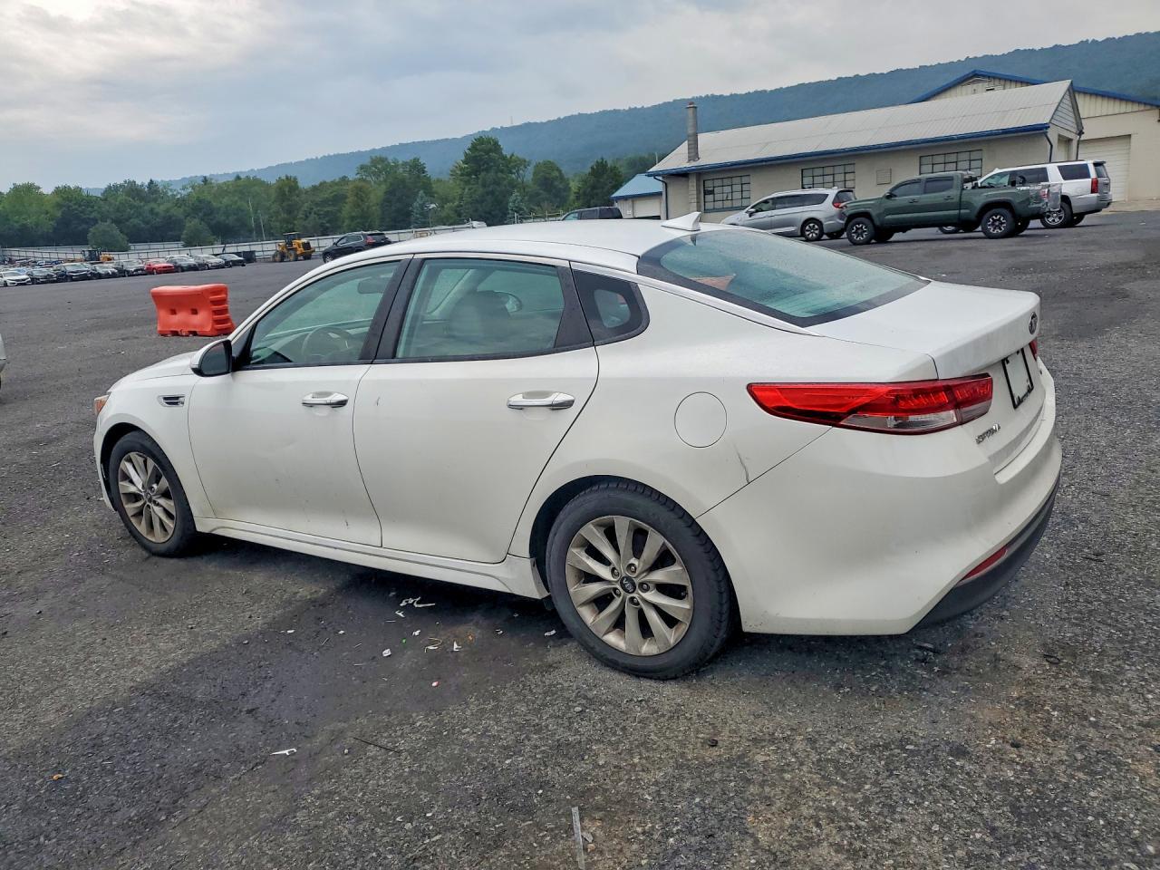 2016 Kia Optima Ex - Image 2