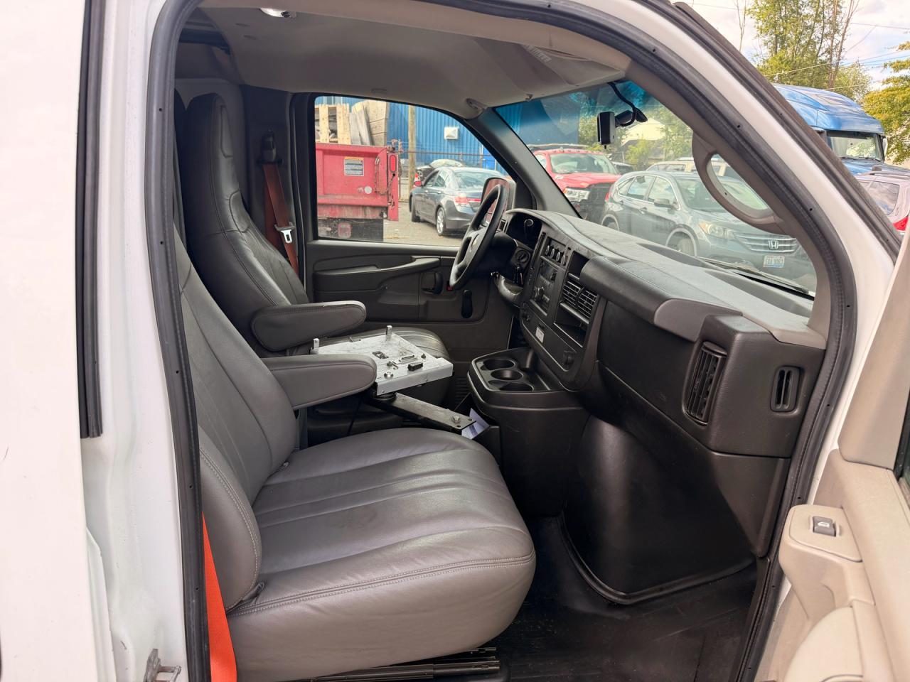 2014 Chevrolet Express G1500 - Фото 5
