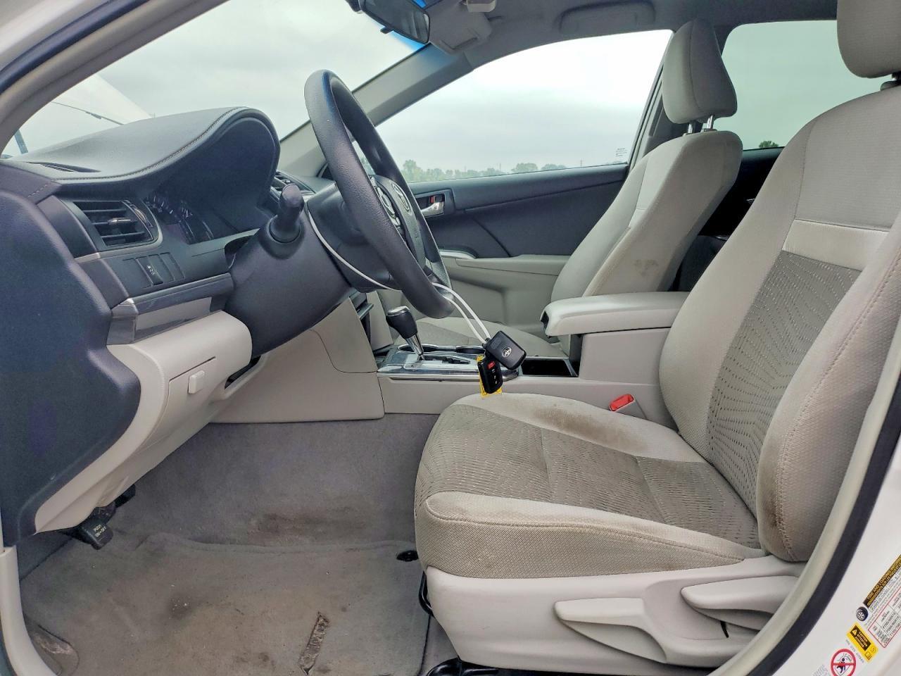 2014 Toyota Camry Hybrid Le - Image 7