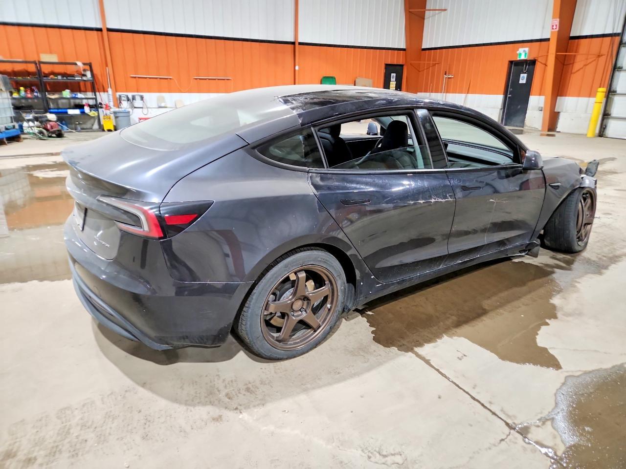 2025 Tesla Model 3 - Фото 3