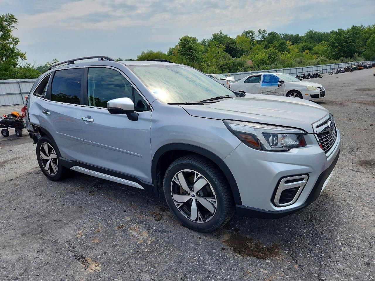 2019 Subaru Forester Touring - Image 4