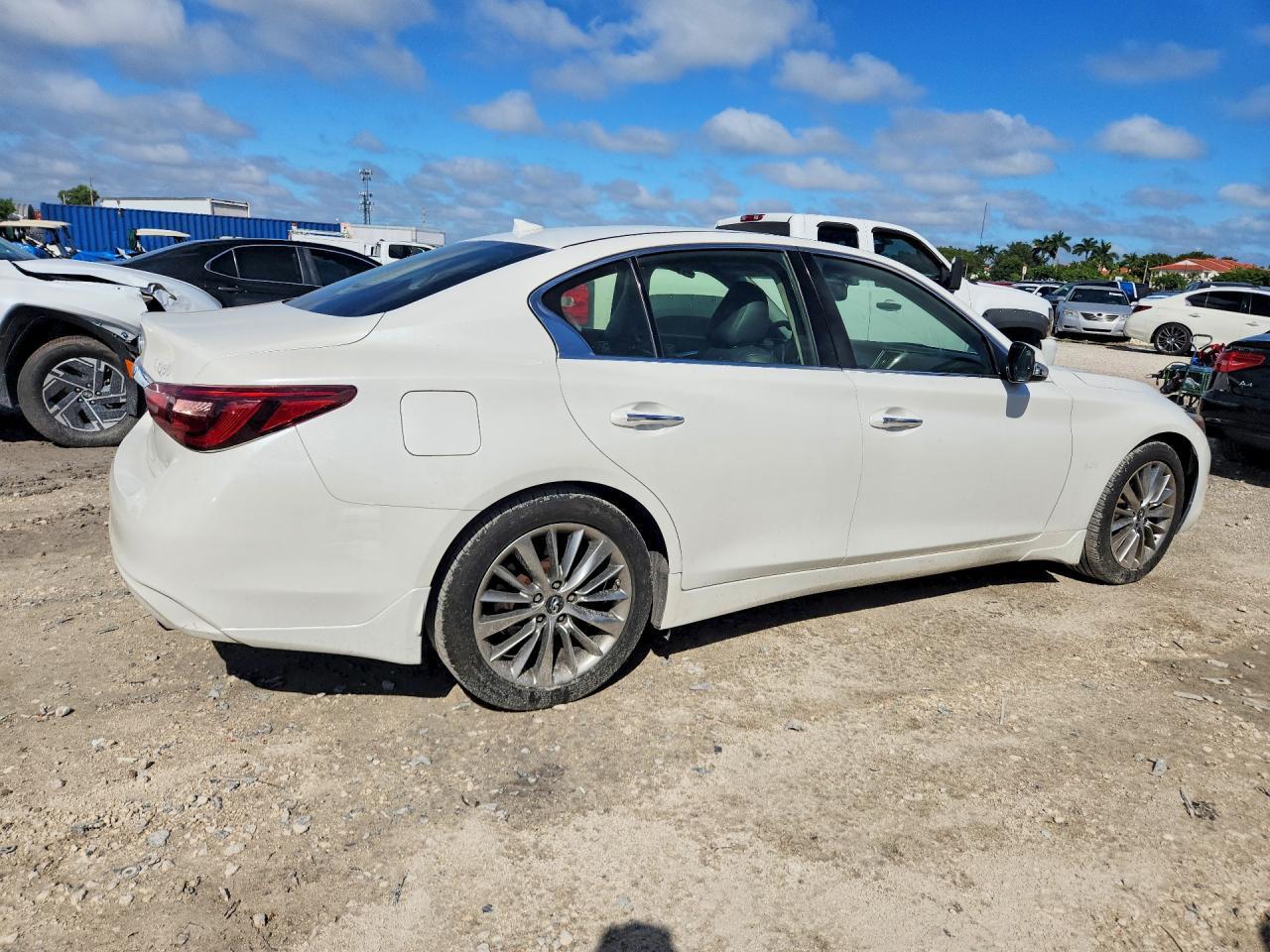2018 Infiniti Q50 3.0T Luxe - Image 3