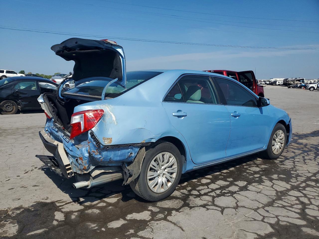 2012 Toyota Camry Le - Фото 3