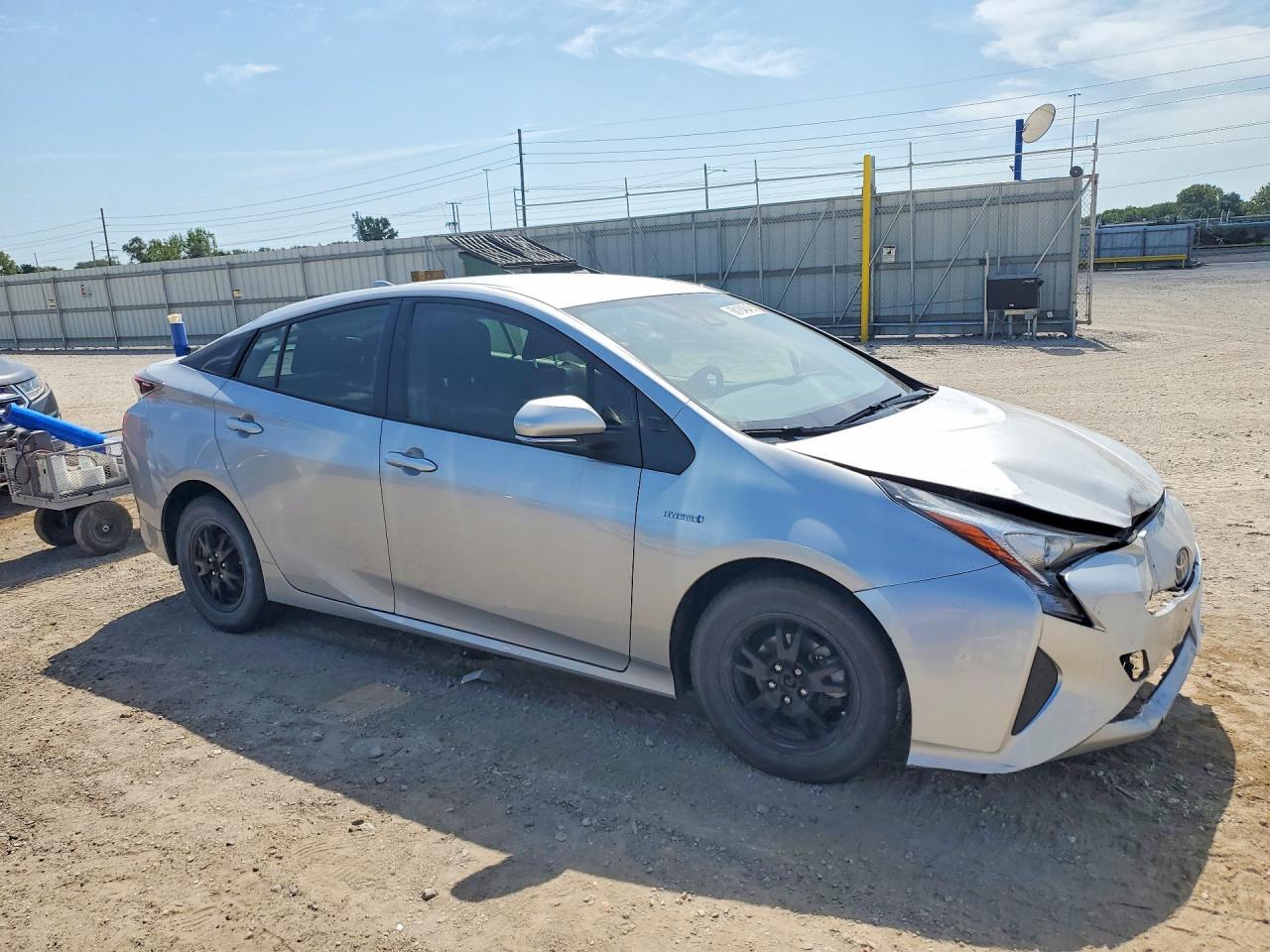 2017 Toyota Prius Two - Фото 4