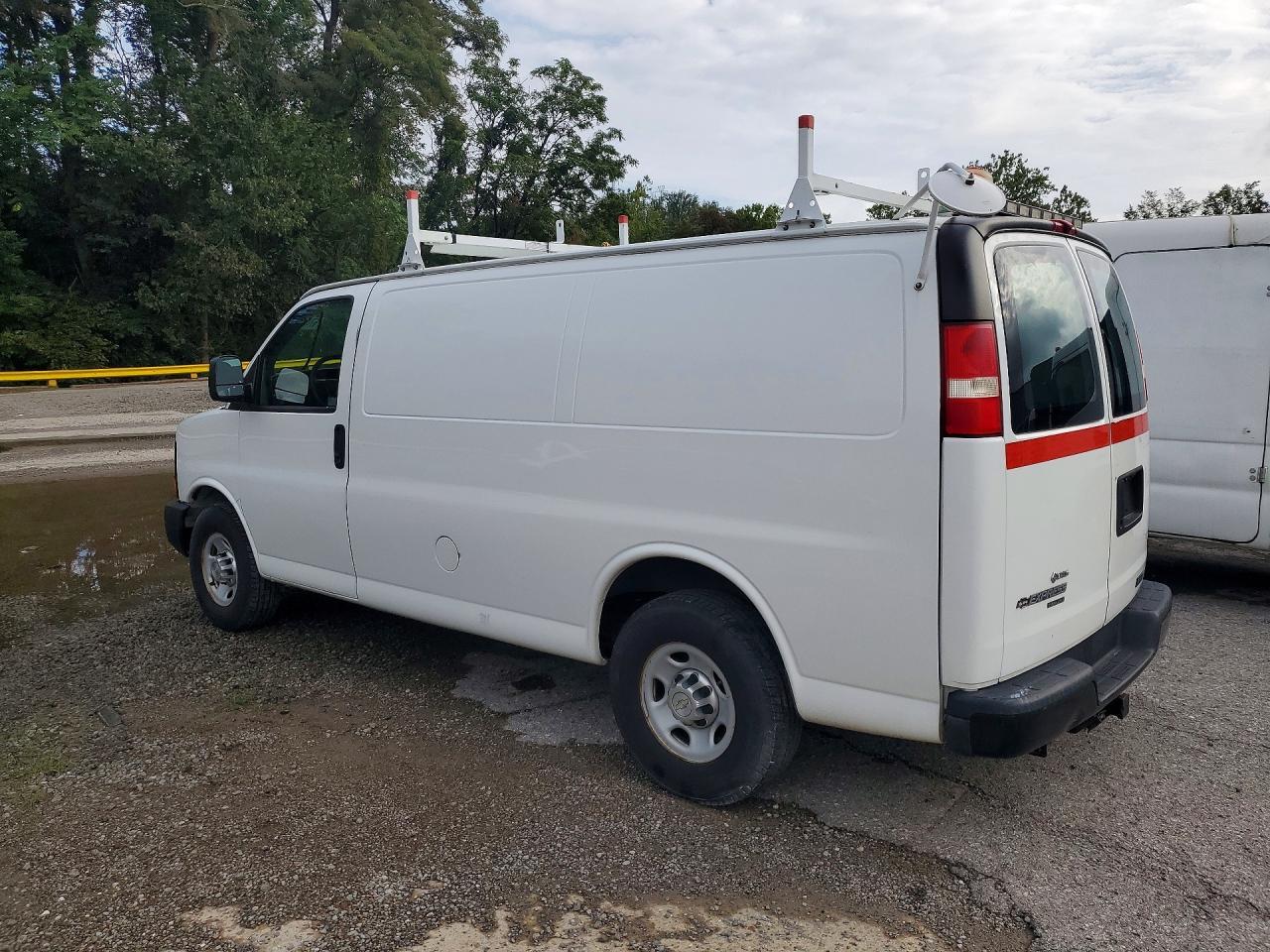 2013 Chevrolet Express G2500 - Фото 2