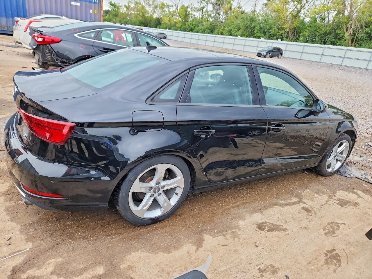 2017 Audi A3 Premium - Фото 3