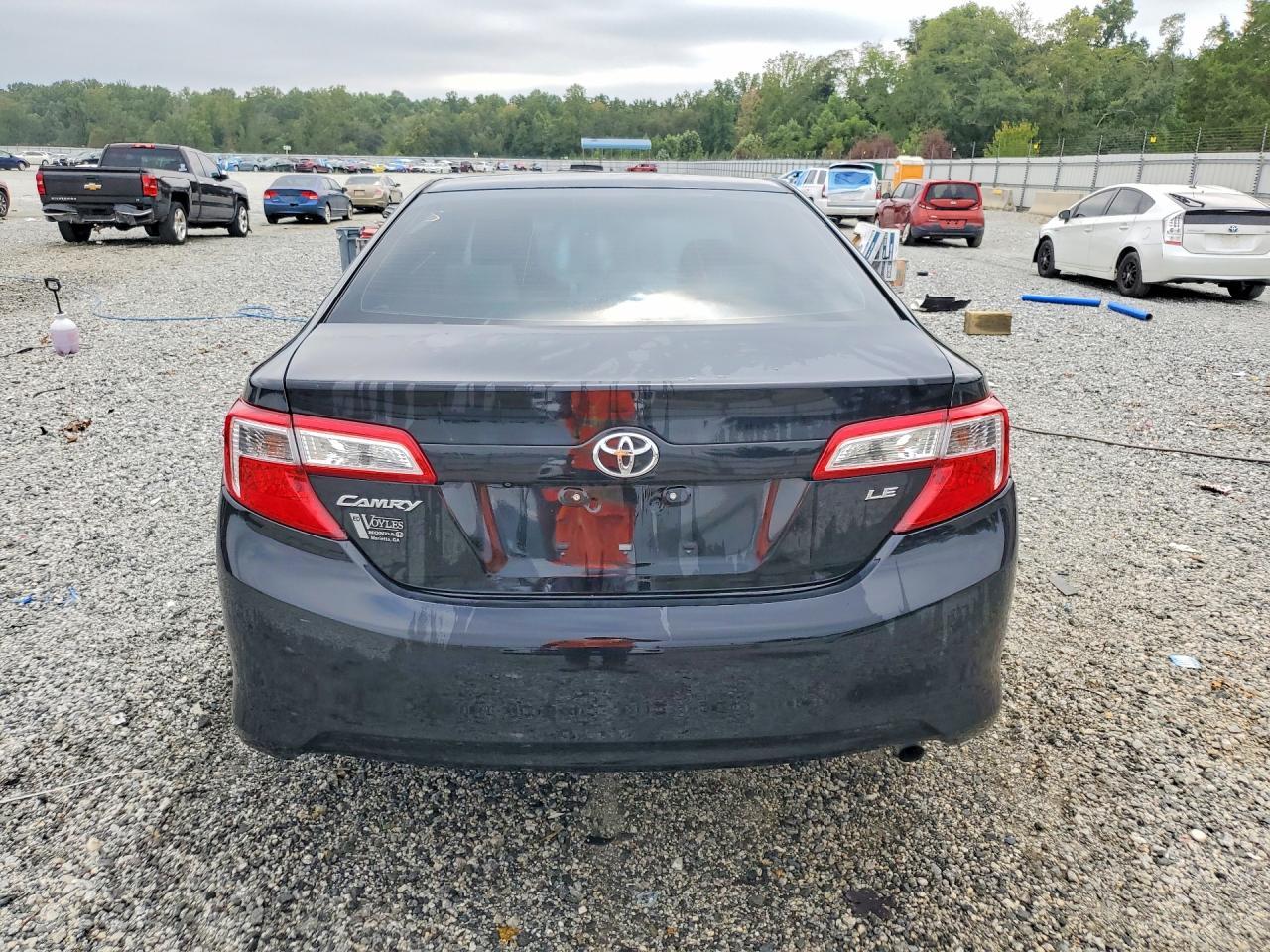 2014 Toyota Camry Le - Image 6
