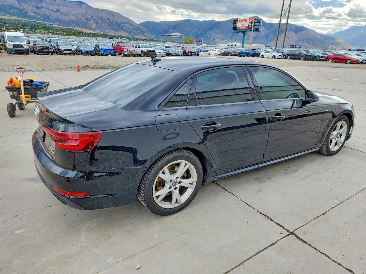 2018 Audi A4 Premium - Фото 3