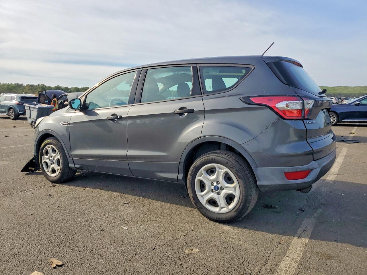2017 Ford Escape S - Фото 2