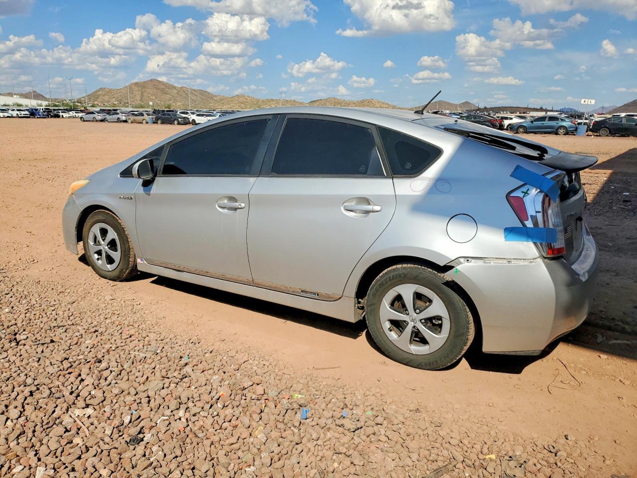 2014 Toyota Prius Two - Фото 2